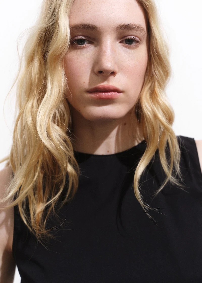 Crop top with bow on the back