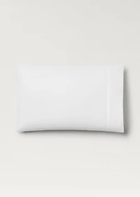Two 500-thread count cotton percale pillowcases with rounded piping detail 50x75 cm