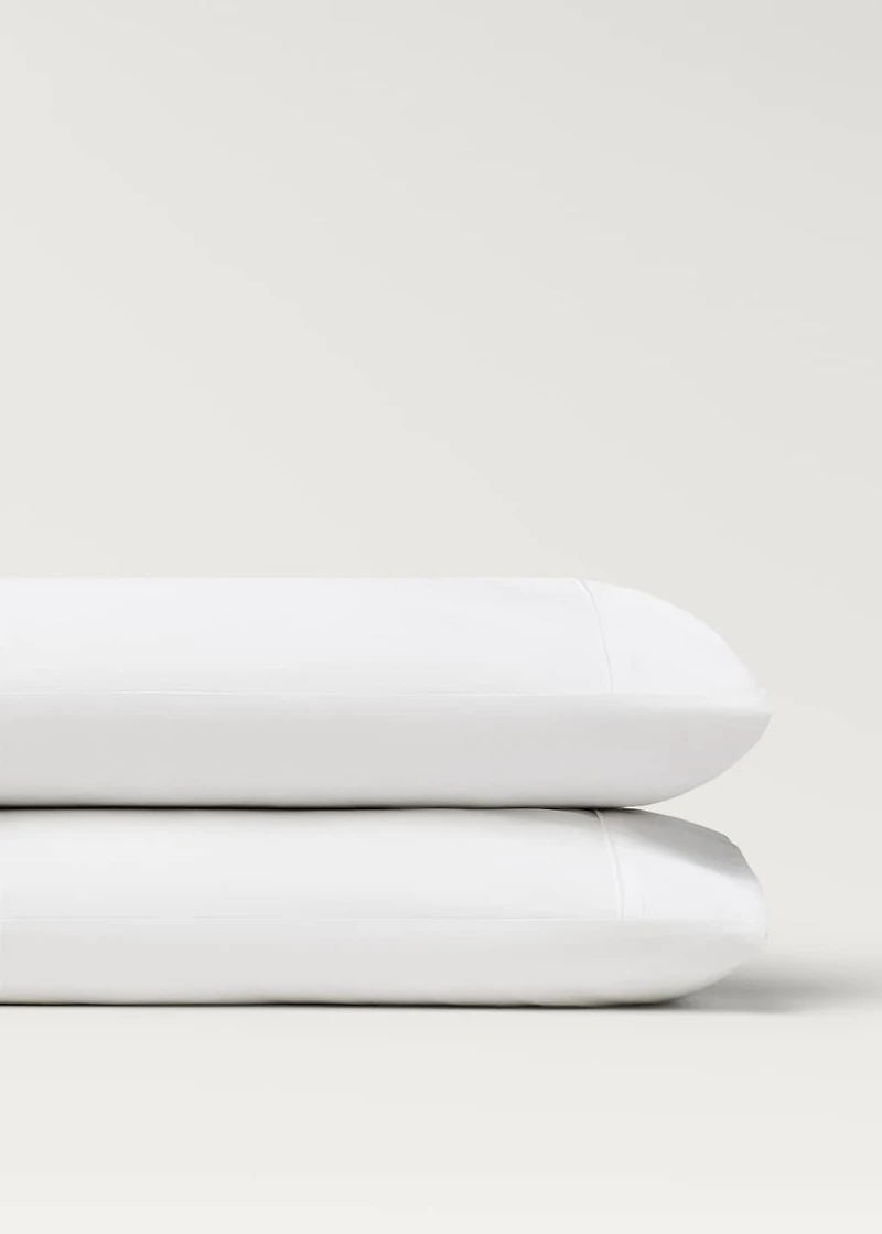 Two 500-thread count cotton percale pillowcases with rounded piping detail 50x75 cm
