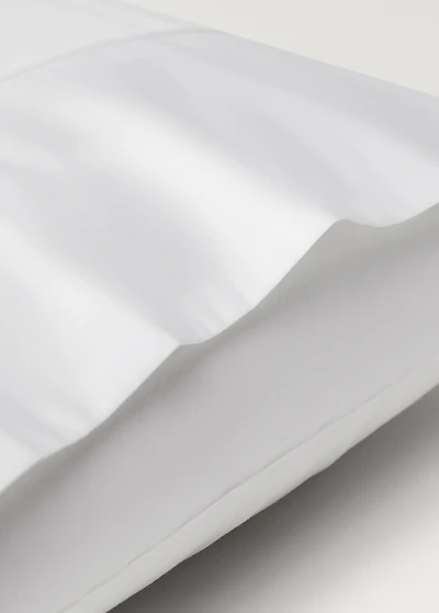 Two 500-thread count cotton percale pillowcases with rounded piping detail 50x75 cm