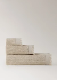 Textured bath towel with fringes