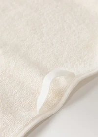 Washbasin towel with floral trim