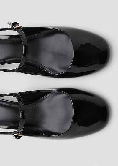 Patent leather block-heel shoes