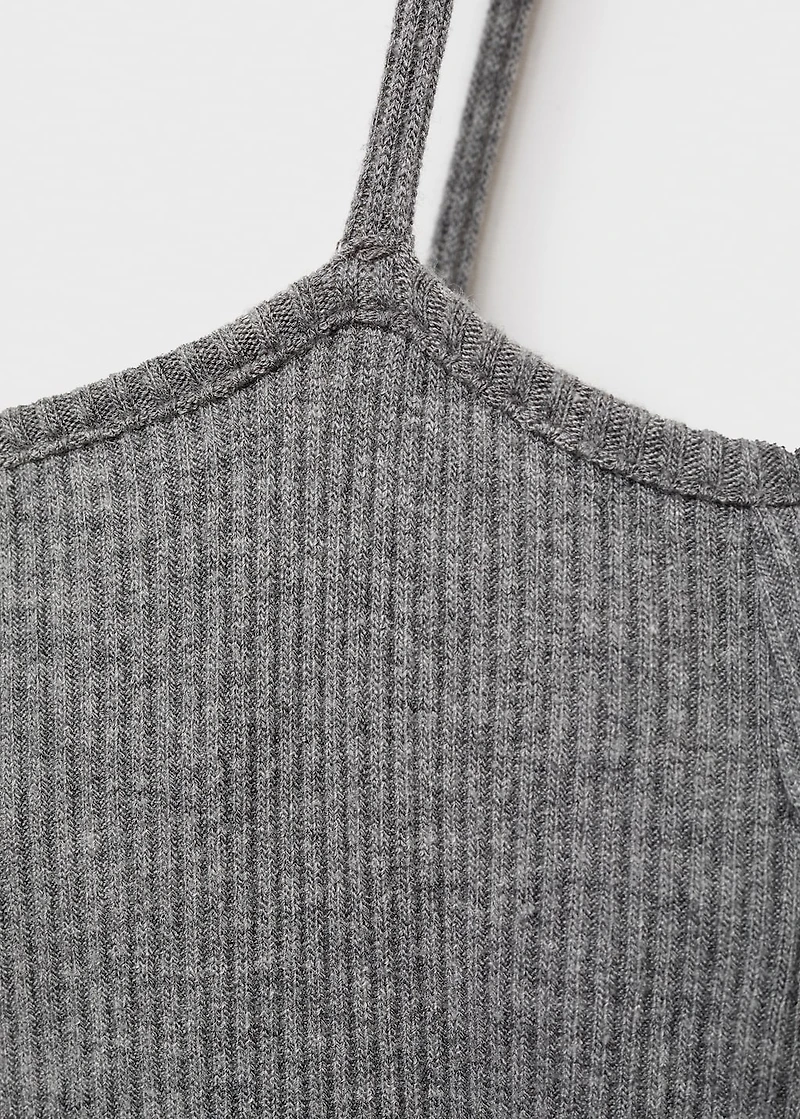 Knitted dress with cut-out