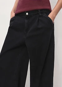 Wide-leg pleated jeans
