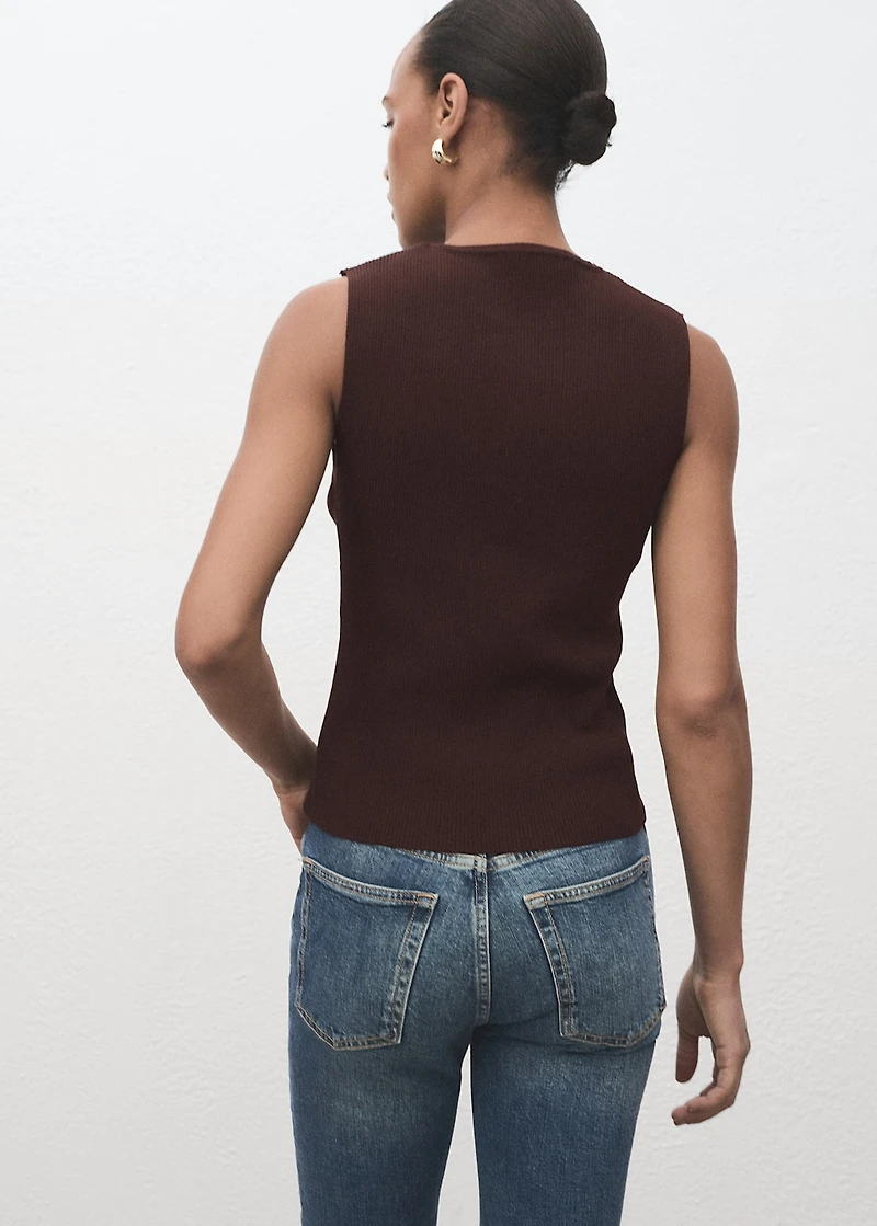 Knitted vest with slits