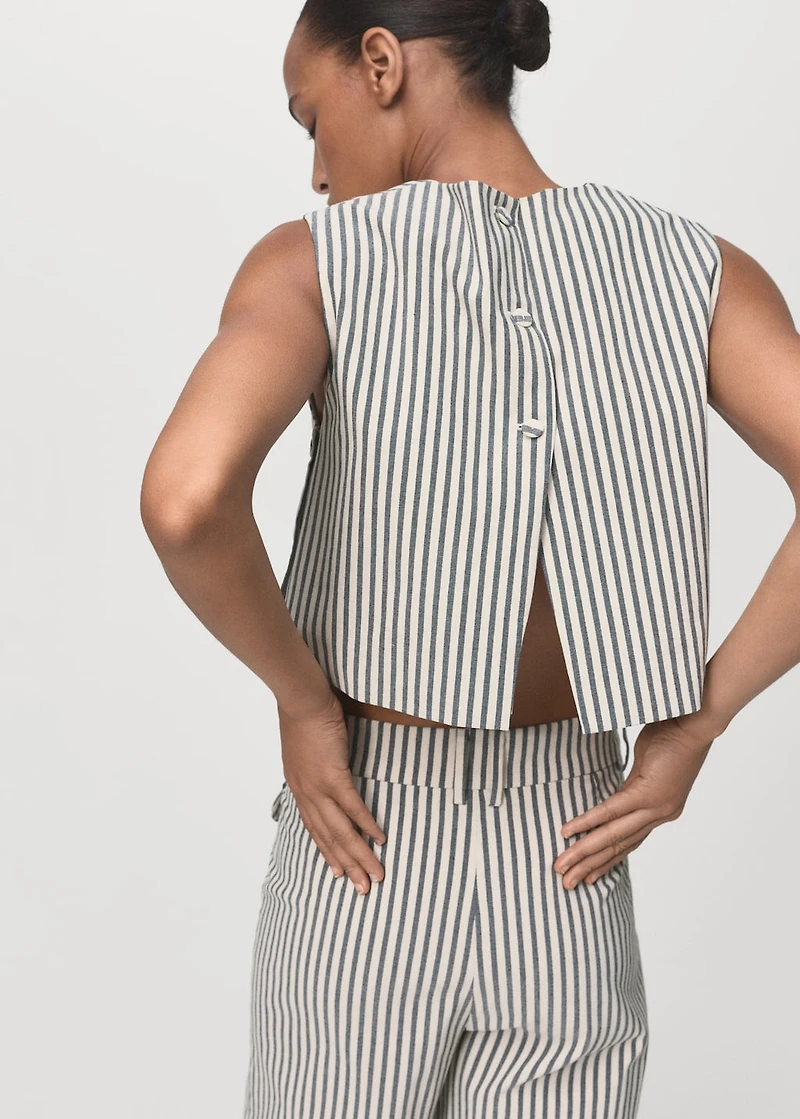 Buttons striped top