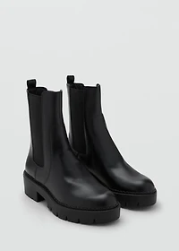 Track sole Chelsea boots