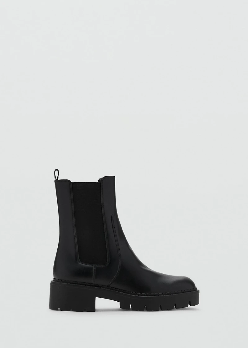 Track sole Chelsea boots