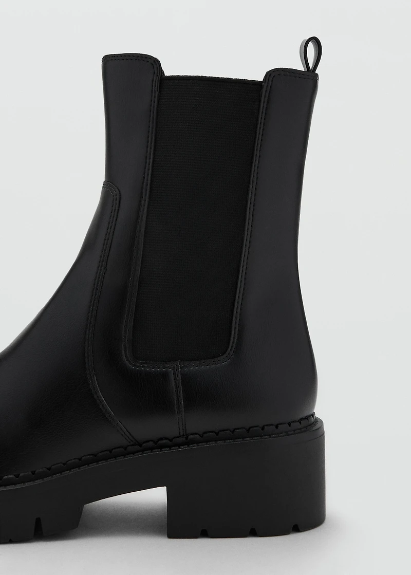 Track sole Chelsea boots