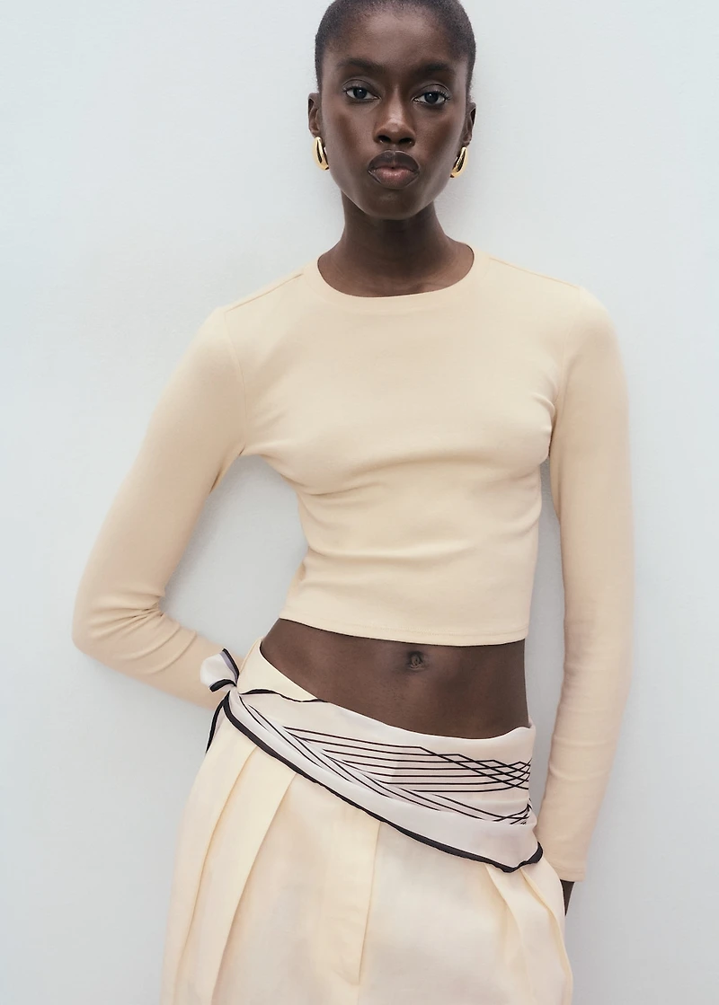 Long-sleeved cropped t-shirt