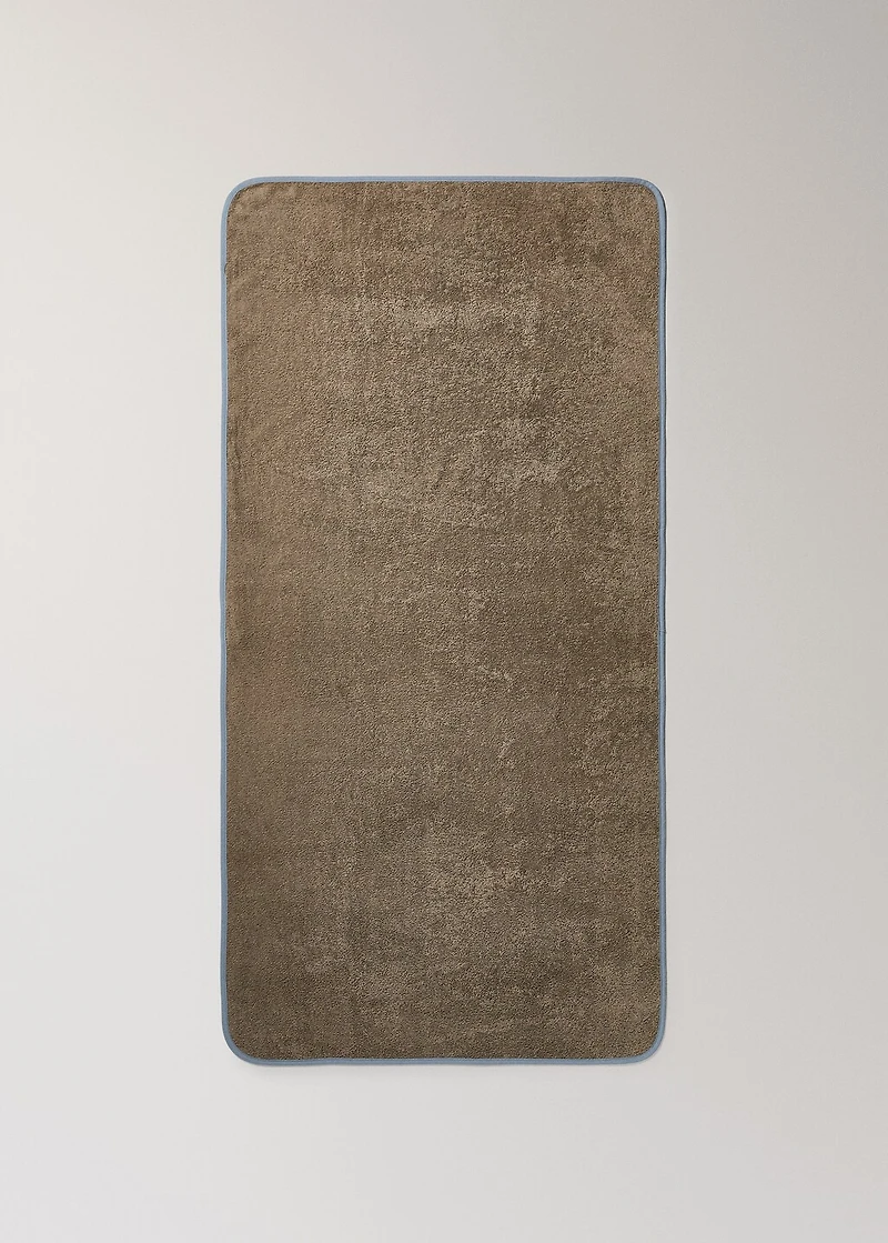 Children's bath towel with contrasting trim