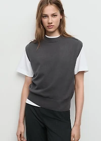 Knitted vest with seam detail