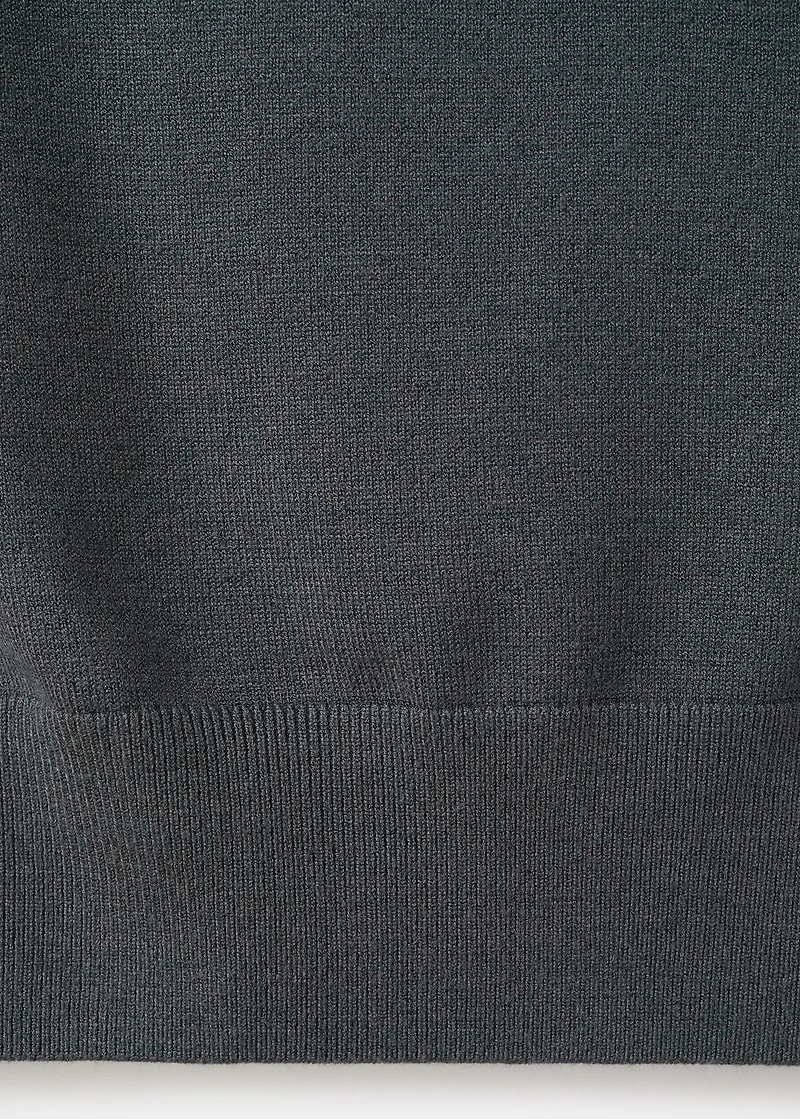 Knitted vest with seam detail