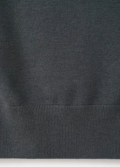 Knitted vest with seam detail