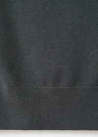 Knitted vest with seam detail