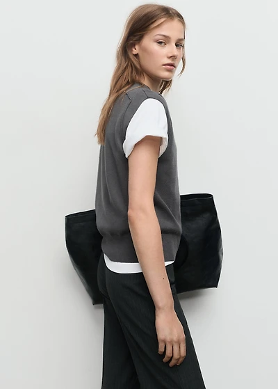 Knitted vest with seam detail