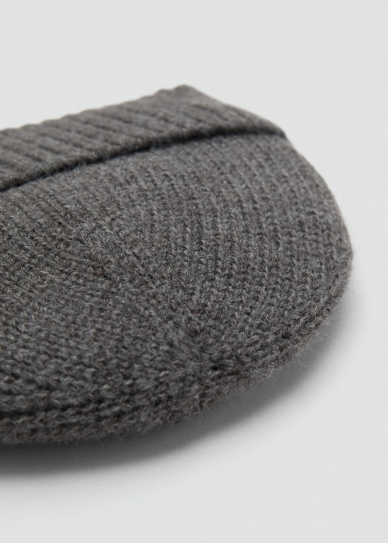 Knitted hat with turn-up