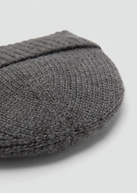 Knitted hat with turn-up