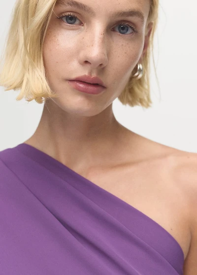 Asymmetrical dress with cut-out