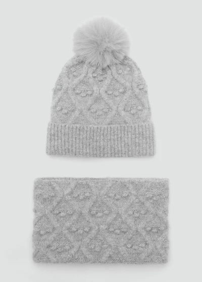 Textured hat with pom-pom