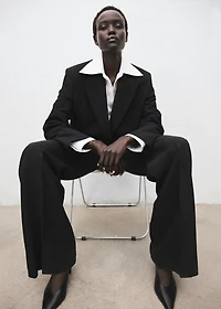 Suit blazer with flap pockets