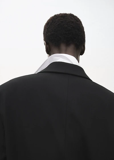 Suit blazer with flap pockets