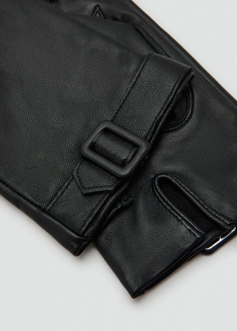 Leather gloves with buckle