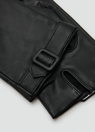 Leather gloves with buckle