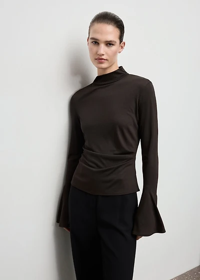 Fitted top with flared sleeves