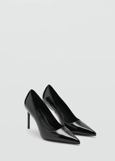 Patent leather heel shoes