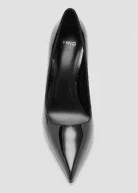 Patent leather heel shoes