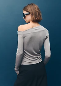 Asymmetrical long-sleeved t-shirt