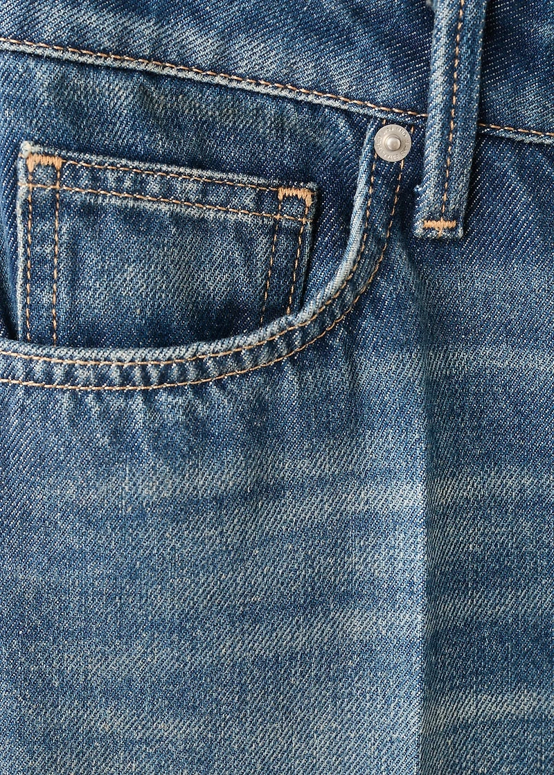 Straight-leg jeans with seam stitching