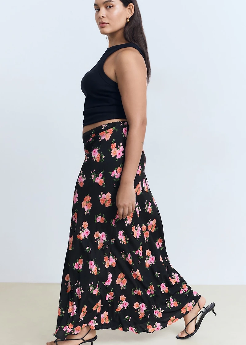 Floral skirt with lace trim