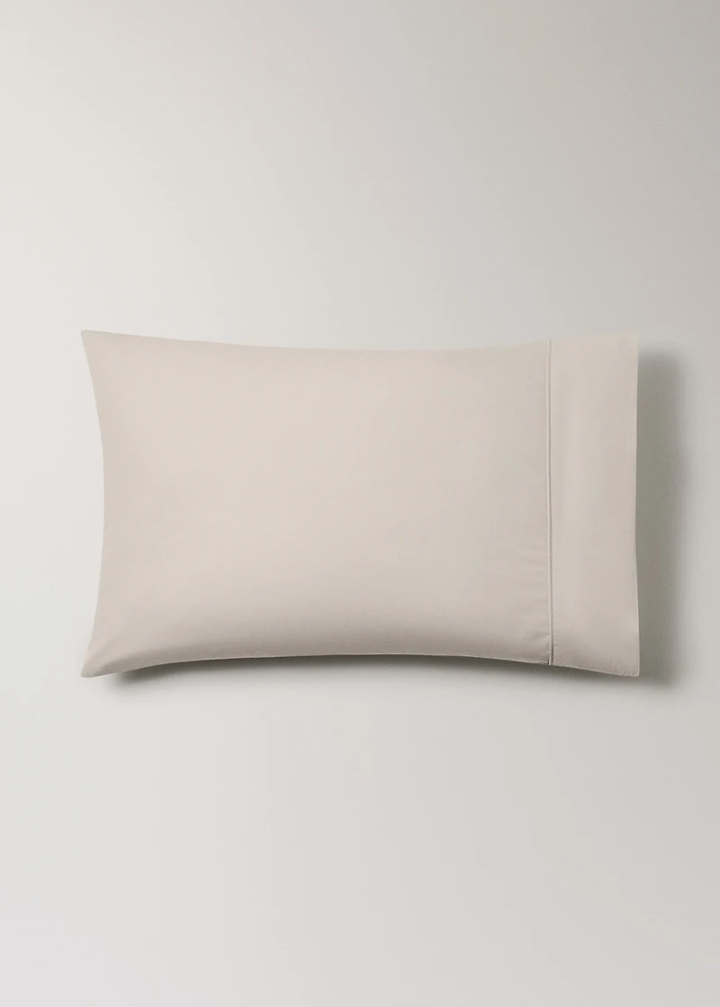 Two 500-thread count cotton percale pillowcases with rounded piping detail 50x75 cm