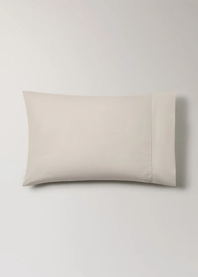 Two 500-thread count cotton percale pillowcases with rounded piping detail 50x75 cm