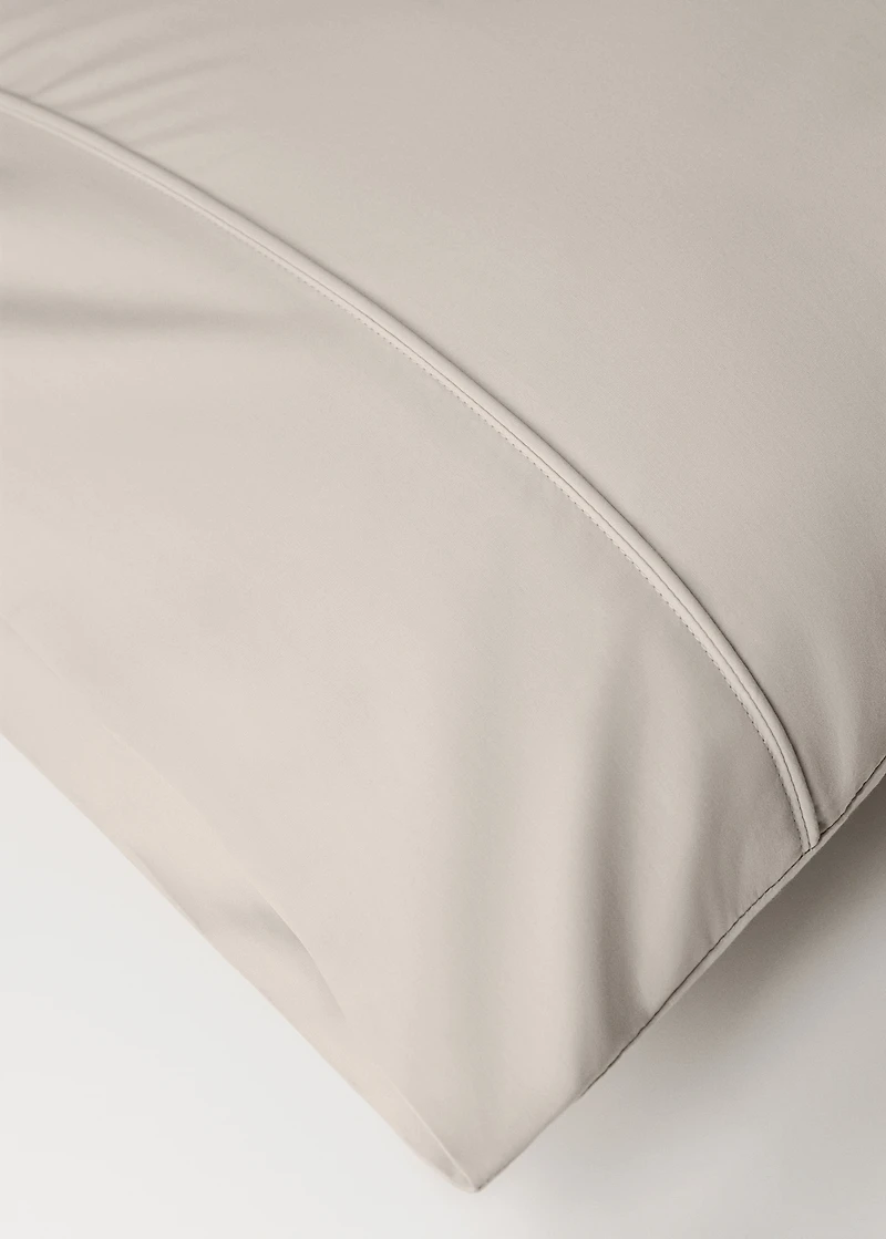 Two 500-thread count cotton percale pillowcases with rounded piping detail 50x75 cm