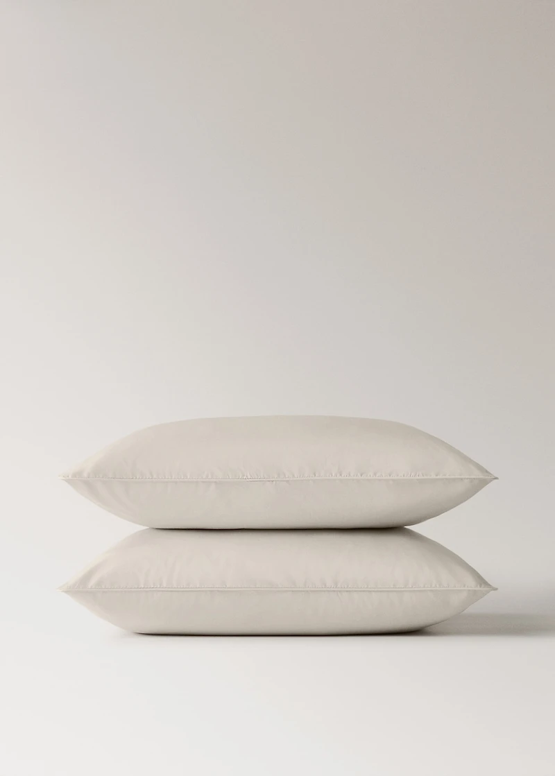 Two 500-thread count cotton percale pillowcases with rounded piping detail 60x60 cm