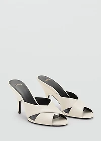 Leather heeled sandal with crossed straps