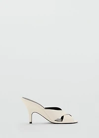 Leather heeled sandal with crossed straps