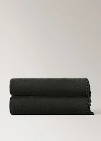 Chenille blanket with fringes