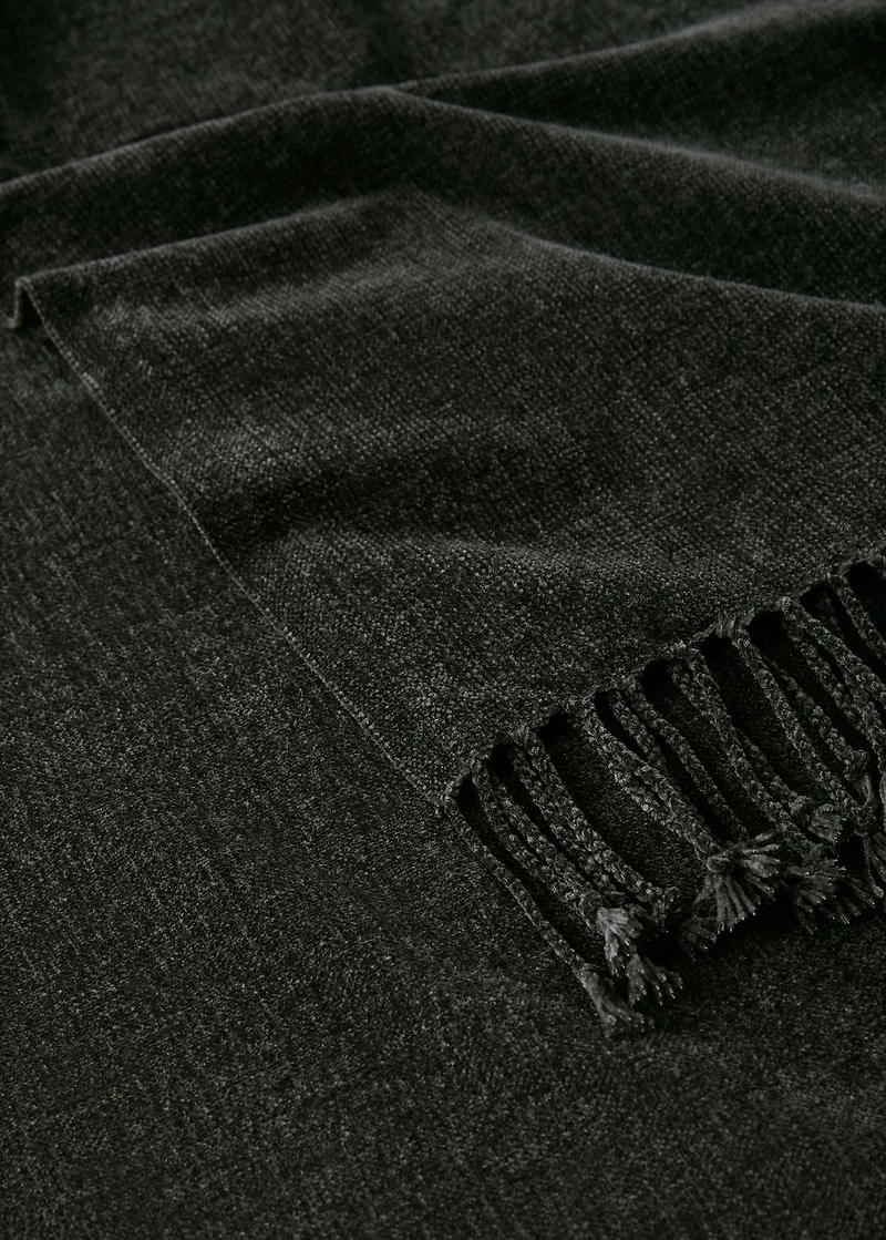 Chenille blanket with fringes