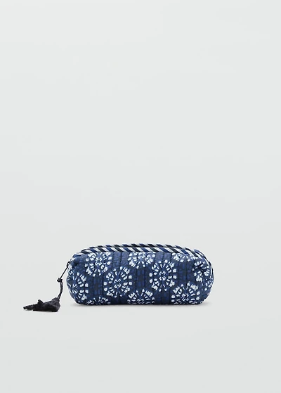 Case with ethnic print