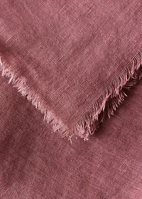 Linen tablecloth with frayed trim for 6 to 8 diners