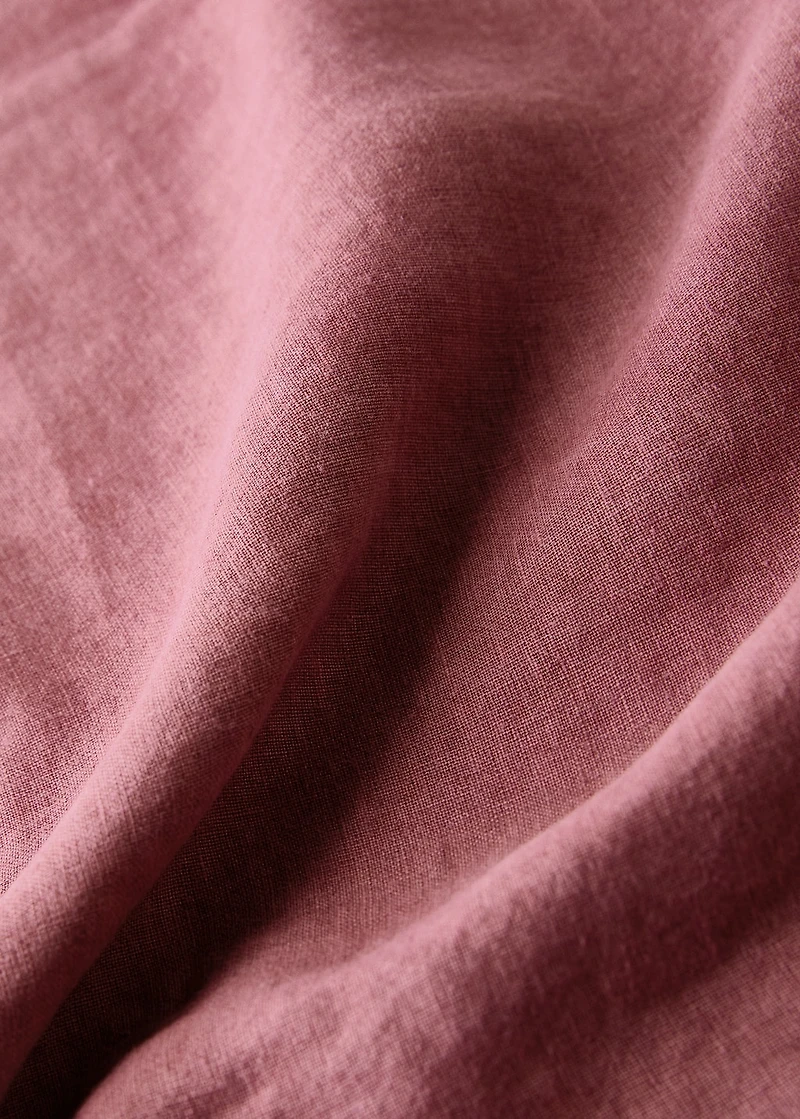 Linen tablecloth with frayed trim for 6 to 8 diners