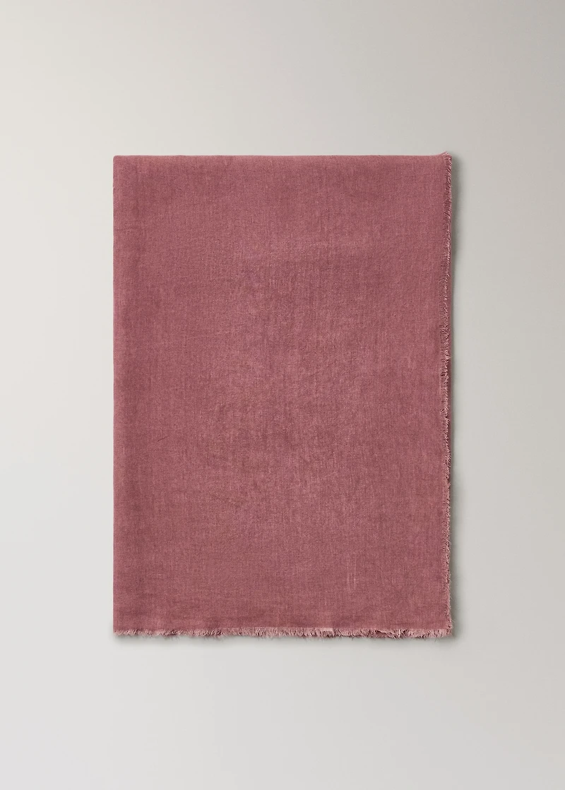 Linen tablecloth with frayed trim for 6 to 8 diners