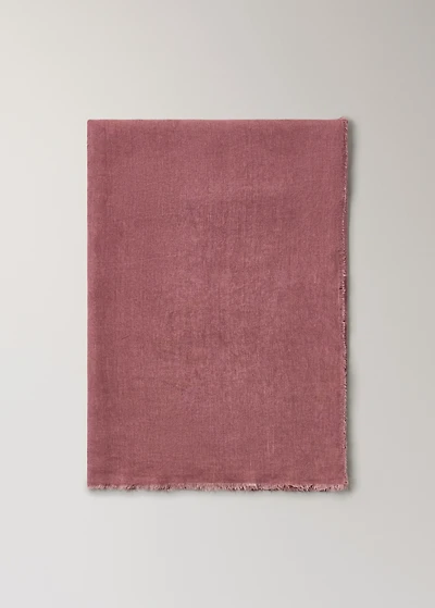 Linen tablecloth with frayed trim for 6 to 8 diners