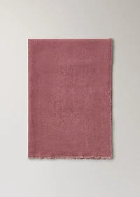 Linen tablecloth with frayed trim for 6 to 8 diners