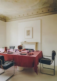 Linen tablecloth with frayed trim for 6 to 8 diners